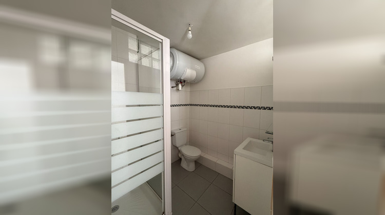 Ma-Cabane - Location Appartement PELISSANNE, 33 m²