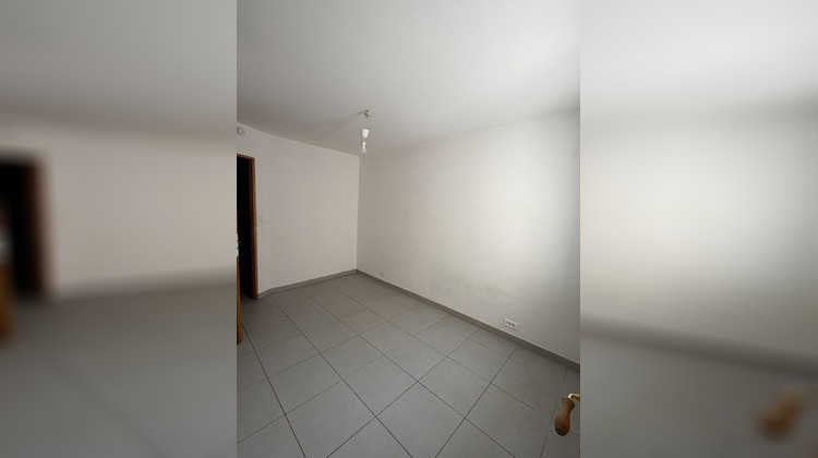 Ma-Cabane - Location Appartement PELISSANNE, 33 m²