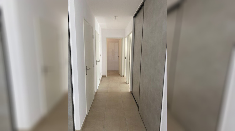 Ma-Cabane - Location Appartement PERONNAS, 68 m²