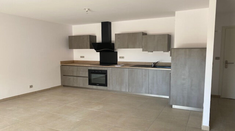 Ma-Cabane - Location Appartement PERONNAS, 68 m²