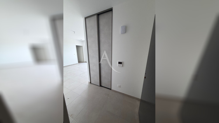 Ma-Cabane - Location Appartement PERONNAS, 45 m²