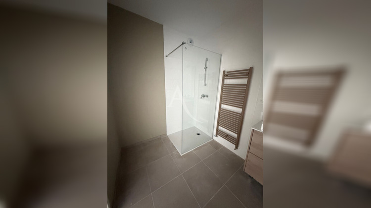 Ma-Cabane - Location Appartement PERONNAS, 45 m²