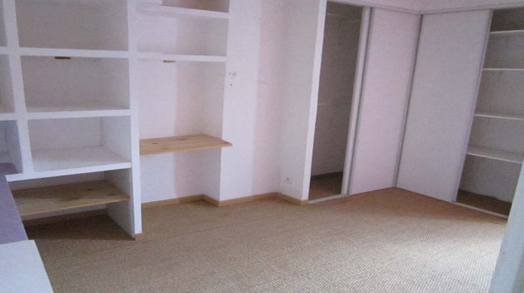 Ma-Cabane - Location Appartement PEYPIN, 57 m²