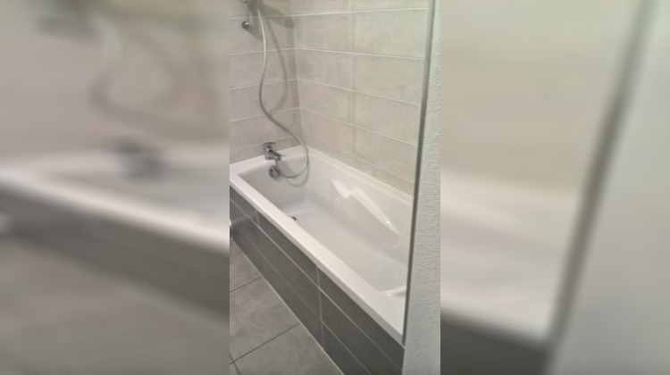 Ma-Cabane - Location Appartement PIGNAN, 64 m²