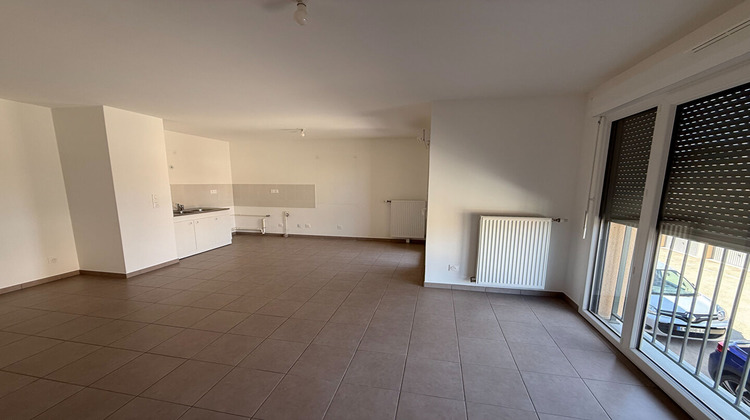 Ma-Cabane - Location Appartement POUILLY-LE-MONIAL, 68 m²