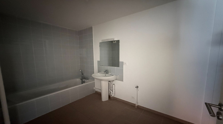 Ma-Cabane - Location Appartement POUILLY-LE-MONIAL, 68 m²