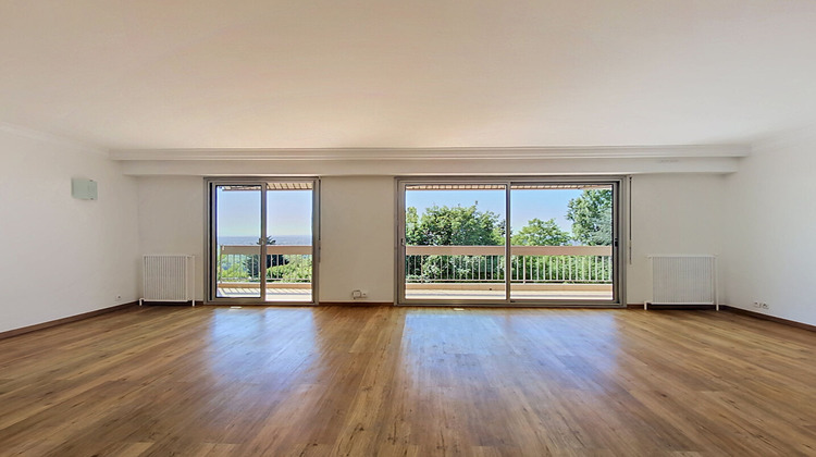 Ma-Cabane - Location Appartement RILLIEUX-LA-PAPE, 82 m²
