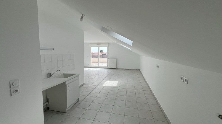 Ma-Cabane - Location Appartement RILLIEUX-LA-PAPE, 56 m²