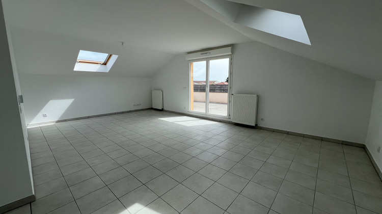 Ma-Cabane - Location Appartement RILLIEUX-LA-PAPE, 56 m²