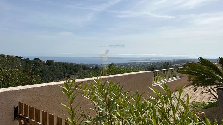 Ma-Cabane - Location Appartement ROQUEBRUNE-SUR-ARGENS, 35 m²