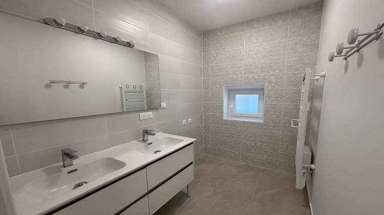 Ma-Cabane - Location Appartement SAINT-AMBROIX, 83 m²