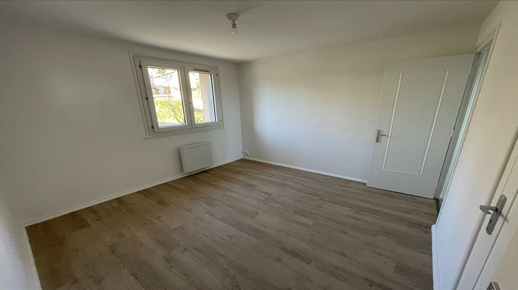 Ma-Cabane - Location Appartement SAINT-BONNET-LE-CHATEAU, 69 m²