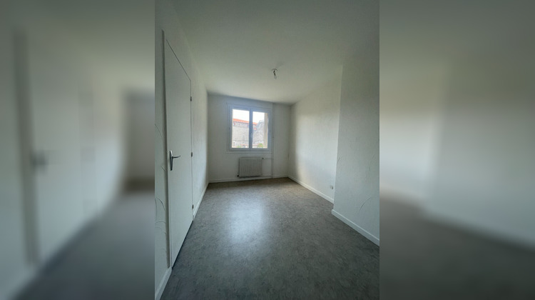 Ma-Cabane - Location Appartement SAINT-BONNET-LE-CHATEAU, 76 m²