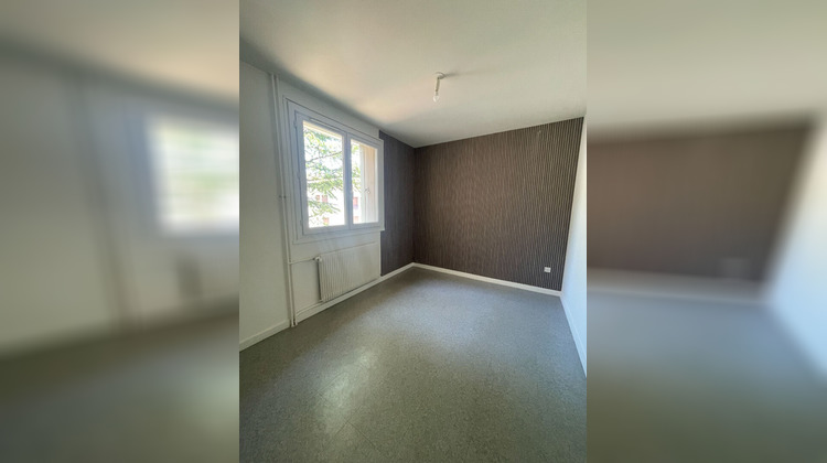 Ma-Cabane - Location Appartement SAINT-BONNET-LE-CHATEAU, 76 m²