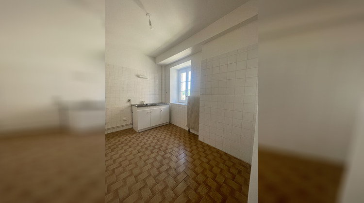 Ma-Cabane - Location Appartement SAINT-BONNET-LE-CHATEAU, 70 m²