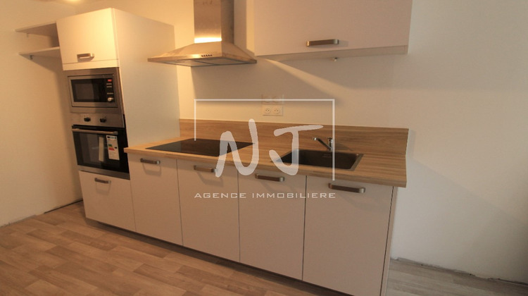 Ma-Cabane - Location Appartement SAINT-CLEMENT-DE-LA-PLACE, 54 m²