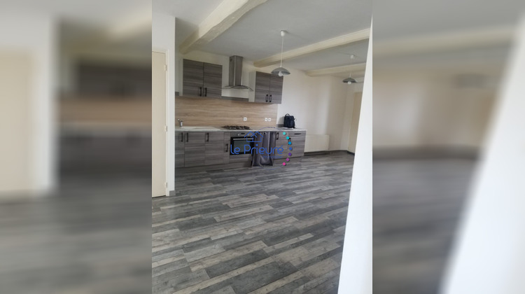 Ma-Cabane - Location Appartement Saint-Denis-de-Cabanne, 115 m²