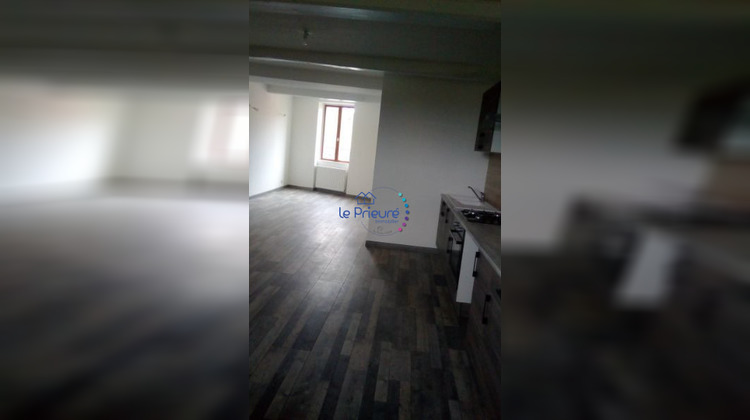 Ma-Cabane - Location Appartement Saint-Denis-de-Cabanne, 115 m²