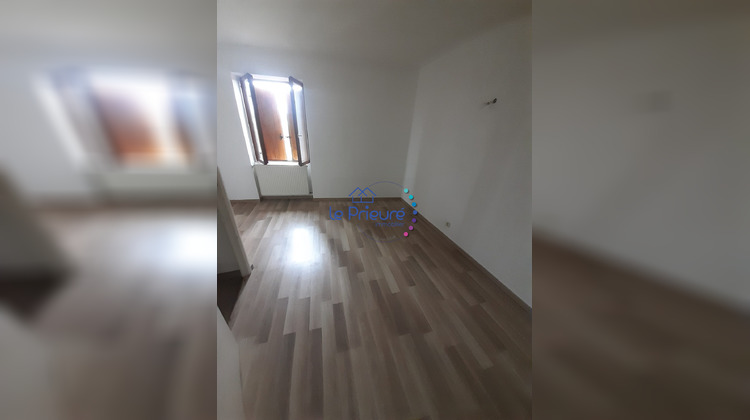 Ma-Cabane - Location Appartement Saint-Denis-de-Cabanne, 115 m²