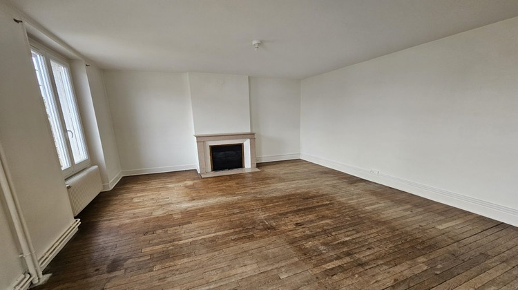 Ma-Cabane - Location Appartement Saint-Denis-de-l'Hôtel, 81 m²