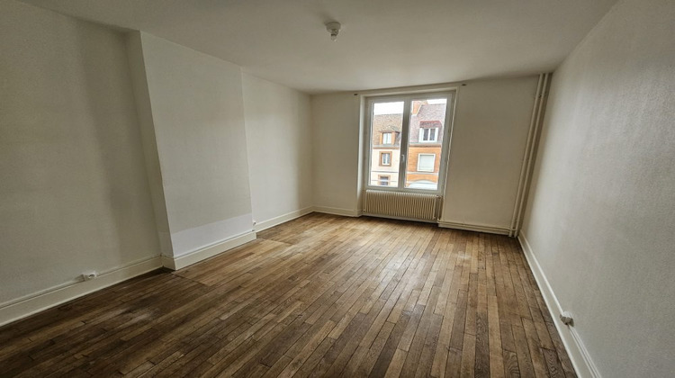 Ma-Cabane - Location Appartement Saint-Denis-de-l'Hôtel, 81 m²