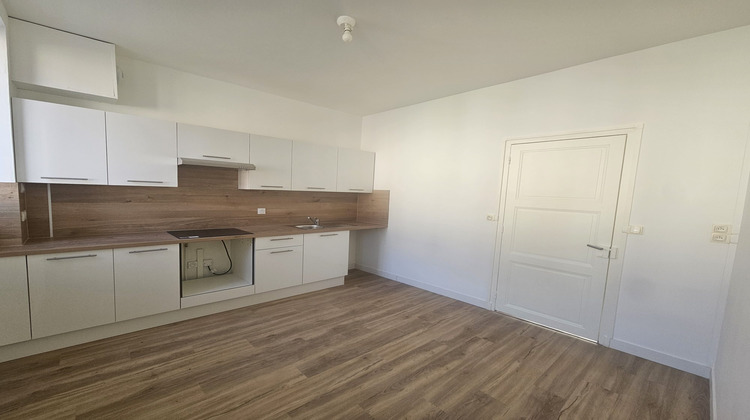 Ma-Cabane - Location Appartement Saint-Denis-de-l'Hôtel, 72 m²