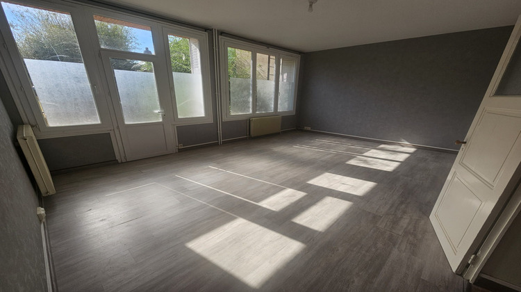 Ma-Cabane - Location Appartement Saint-Denis-de-l'Hôtel, 72 m²