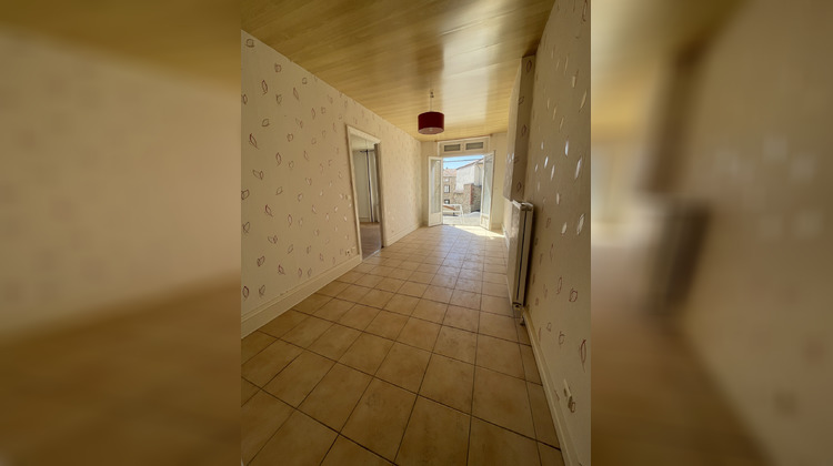 Ma-Cabane - Location Appartement Saint-Genest-Lerpt, 53 m²