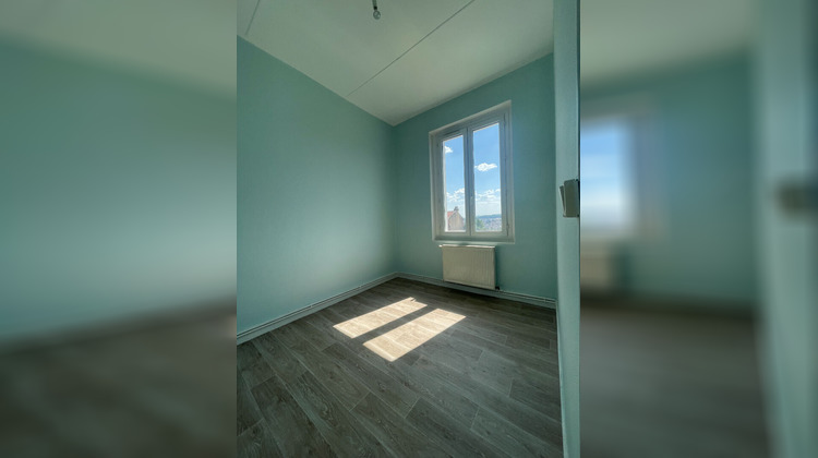 Ma-Cabane - Location Appartement SAINT-GENEST-LERPT, 81 m²
