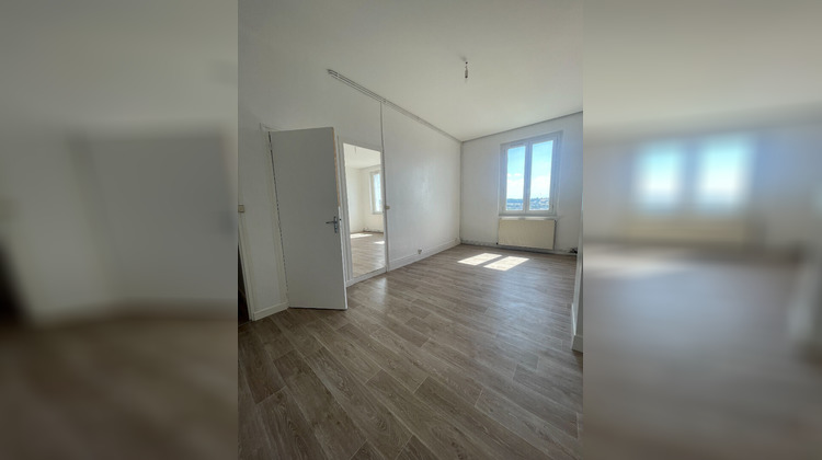 Ma-Cabane - Location Appartement SAINT-GENEST-LERPT, 81 m²