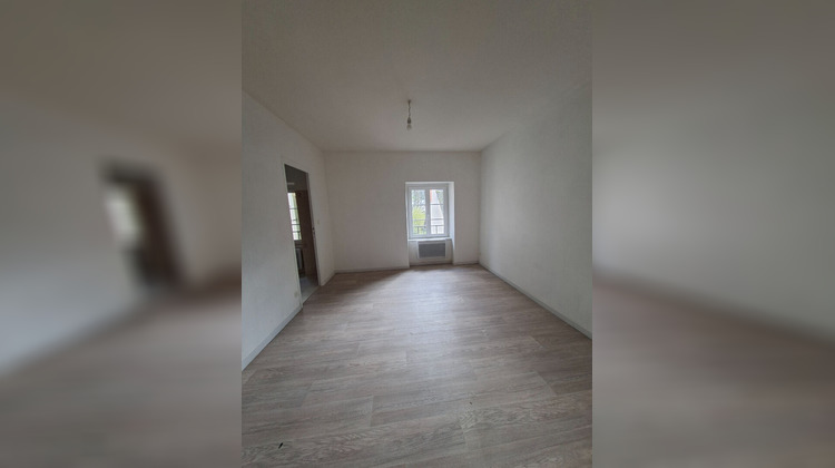 Ma-Cabane - Location Appartement SAINT-GENIEZ-D'OLT, 61 m²
