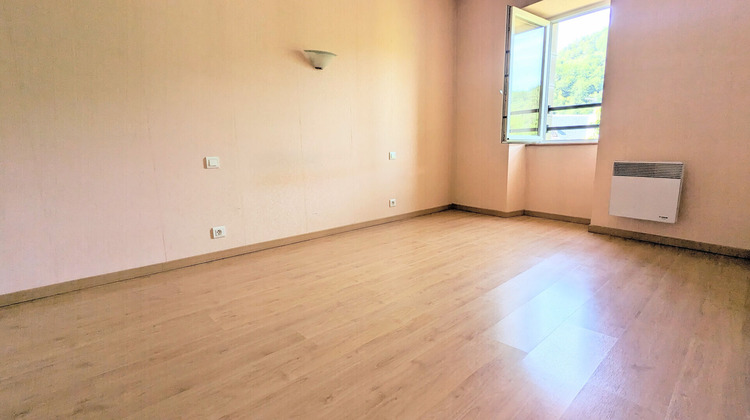 Ma-Cabane - Location Appartement SAINT-GENIEZ-D'OLT, 68 m²