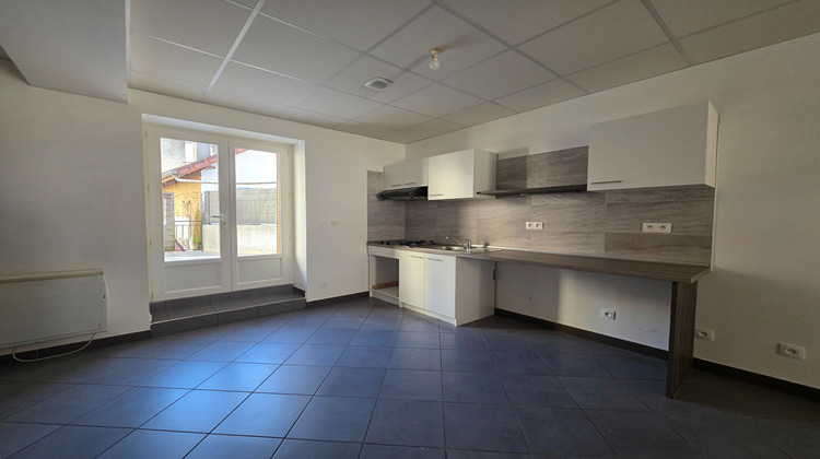 Ma-Cabane - Location Appartement SAINT-GENIX-SUR-GUIERS, 63 m²