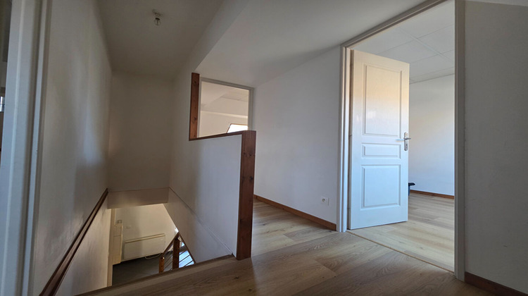 Ma-Cabane - Location Appartement SAINT-GENIX-SUR-GUIERS, 63 m²