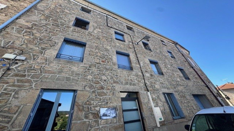 Ma-Cabane - Location Appartement Saint-Georges-en-Couzan, 51 m²