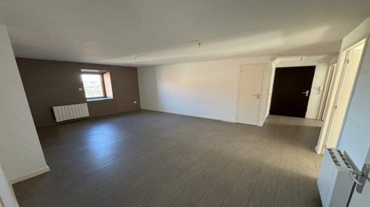 Ma-Cabane - Location Appartement Saint-Georges-en-Couzan, 51 m²