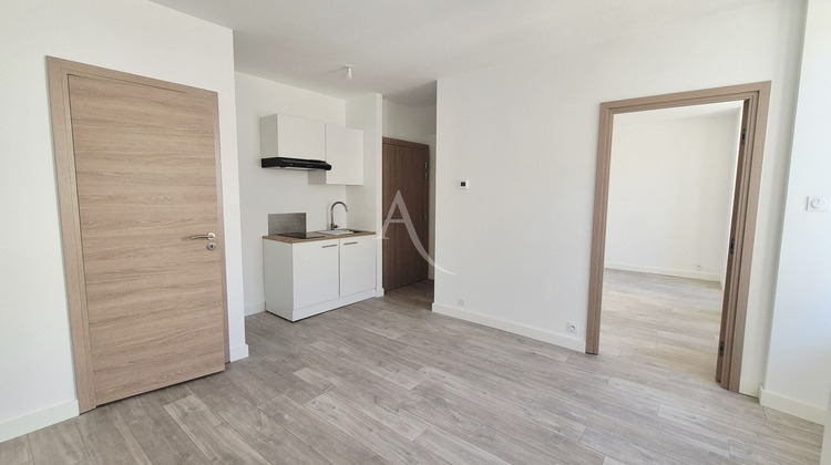 Ma-Cabane - Location Appartement SAINT-JEAN-D'ANGELY, 32 m²