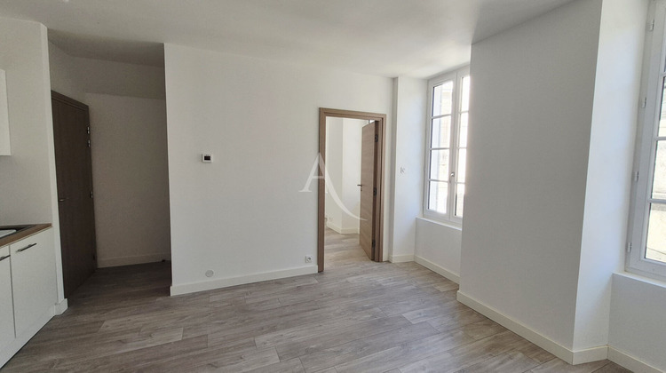 Ma-Cabane - Location Appartement SAINT-JEAN-D'ANGELY, 32 m²