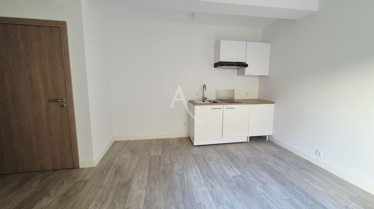 Ma-Cabane - Location Appartement SAINT-JEAN-D'ANGELY, 35 m²