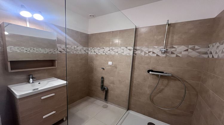 Ma-Cabane - Location Appartement SAINT-JEAN-DE-MARUEJOLS-ET-AVEJAN, 55 m²