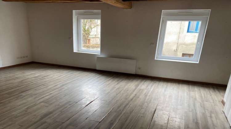 Ma-Cabane - Location Appartement SAINT JULIEN SUR REYSSOUZE, 83 m²