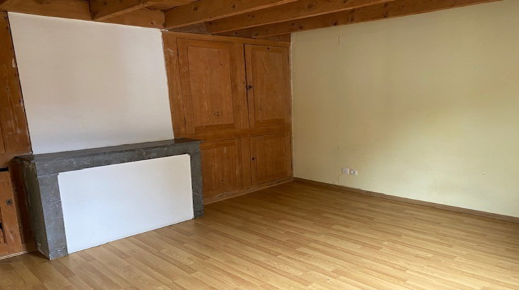 Ma-Cabane - Location Appartement SAINT JULIEN SUR REYSSOUZE, 83 m²