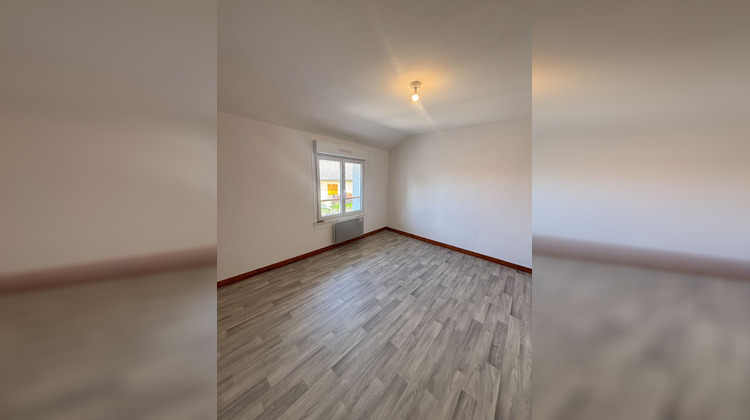 Ma-Cabane - Location Appartement SAINT-LAURENT-D'ANDENAY, 54 m²