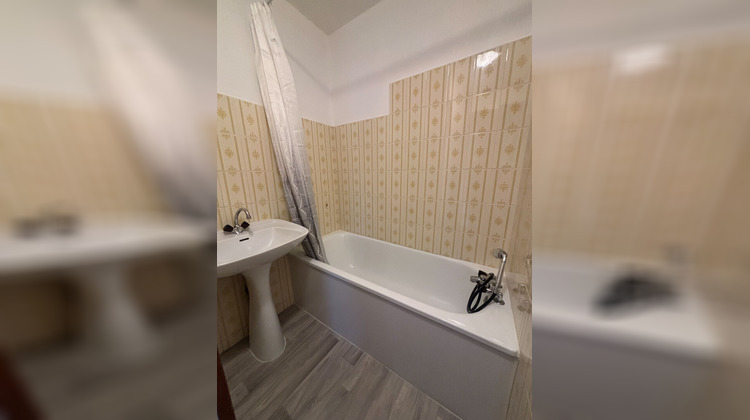 Ma-Cabane - Location Appartement SAINT-LAURENT-D'ANDENAY, 54 m²
