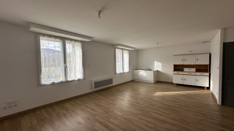 Ma-Cabane - Location Appartement Saint-Laurent-de-Cerdans, 63 m²