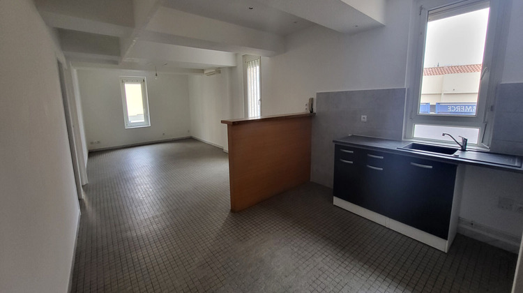 Ma-Cabane - Location Appartement SAINT-LAURENT-DE-LA-SALANQUE, 79 m²