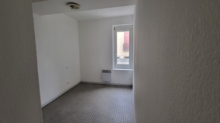 Ma-Cabane - Location Appartement SAINT-LAURENT-DE-LA-SALANQUE, 79 m²