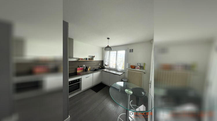 Ma-Cabane - Location Appartement Saint-Martin-d'Hères, 62 m²