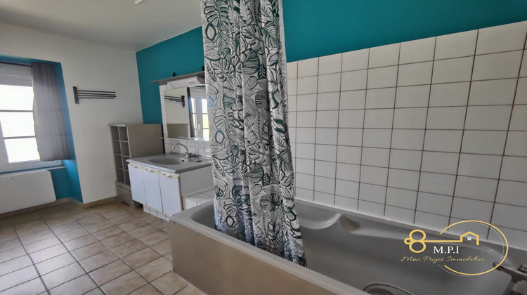 Ma-Cabane - Location Appartement Saint-Martin-de-Connée, 77 m²