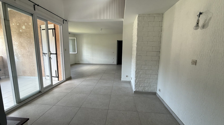 Ma-Cabane - Location Appartement Saint-Mitre-les-Remparts, 74 m²